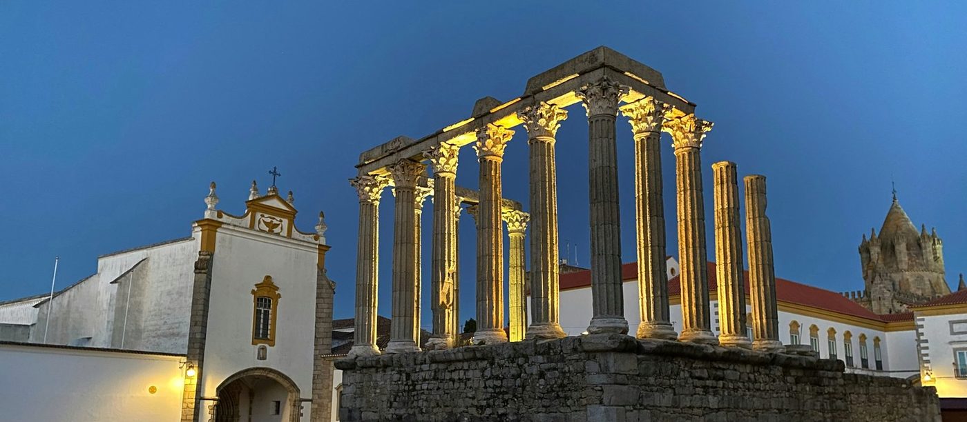 Évora : le temple romain et la chapelle des ossements